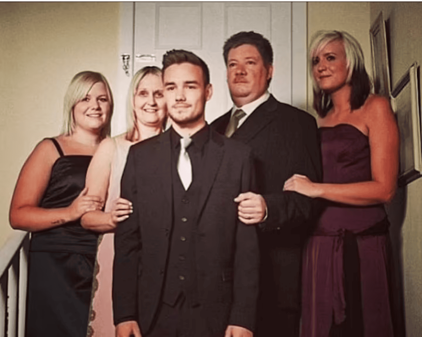 liam payne posando junto a su familia foto daily mail SSWIATSDS5EWLGIFUEGZB3PP4Y 1