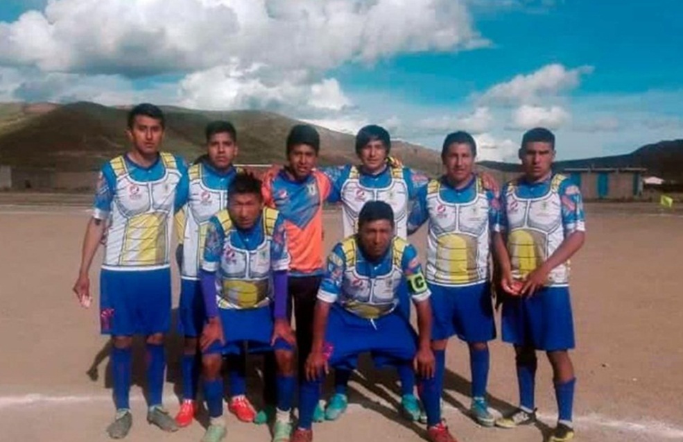 Los Diablos Azules, un club de fútbol peruano fan de Dragon Ball Z
