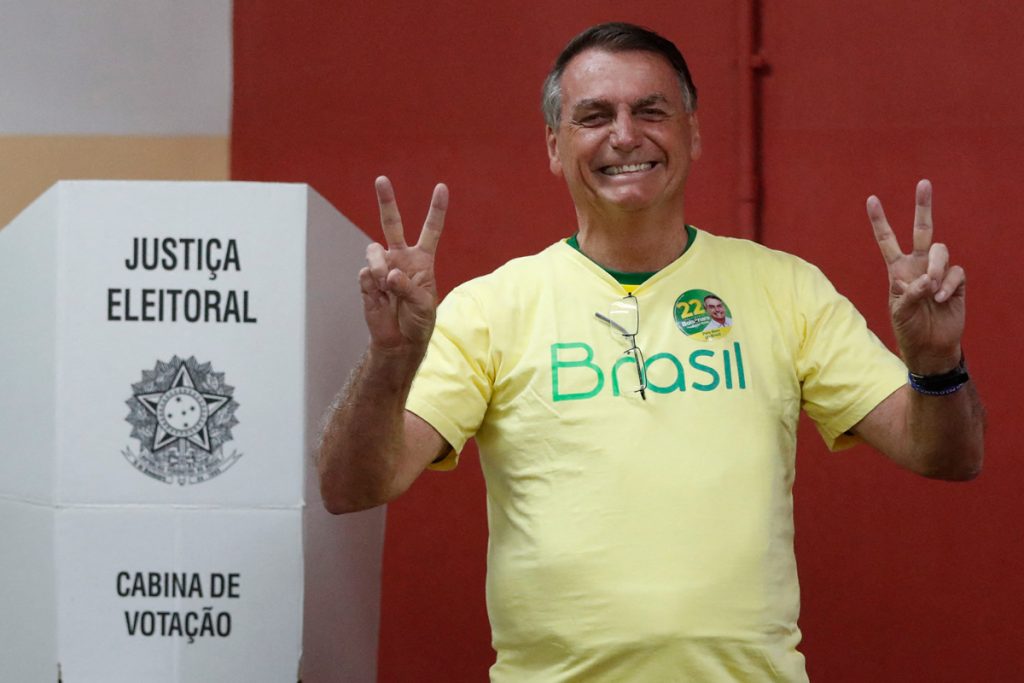Brasil elecciones Bolsonaro votando foto BRUNA PRADO POOL AFP 1024x683